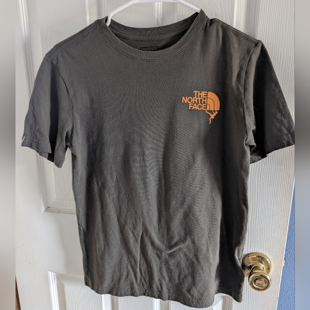 The North Face Dark Gray Tee with Black Logo ❤️‍🔥